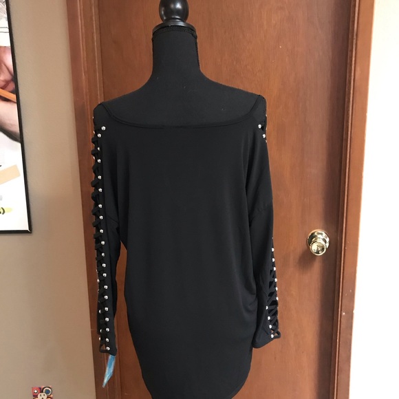 DONATED Rocker top with lattice sleeve, keyhole neck L NWT - Picture 3 of 6